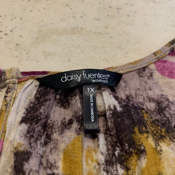 Daisy Fuentes Woman 1X Abstract Floral Peplum Sleeveless Top - Picture 3 of 6